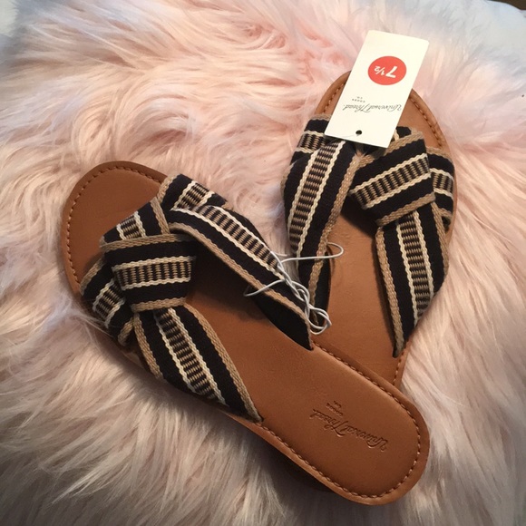 Sandals - Picture 3 of 3